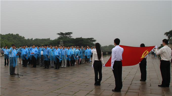 祭英烈 天地同悲 铸誓言 再抒挚情
