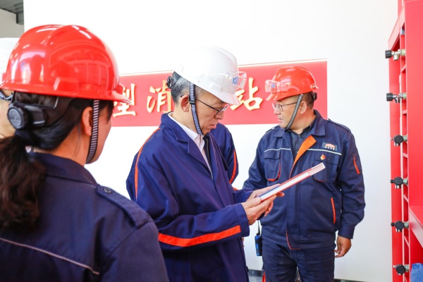 1714287595764253.jpg 陈述总裁在海企仓储检查交流_副本.jpg