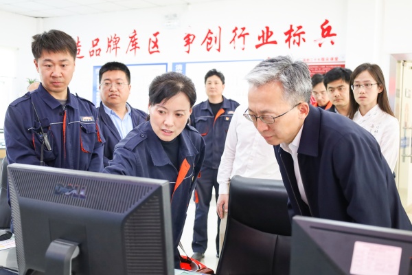 1714287608332819.jpg 陈述总裁在海企仓储_副本.jpg