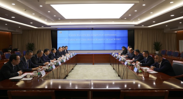 1715736444959618.jpg 阿塞拜疆驻华大使布尼亚德·胡赛诺夫到访苏豪控股集团_副本.jpg