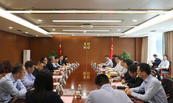 1717385499998315.jpg 南京市鼓楼区党政主要负责同志到访苏豪控股集团_副本.jpg